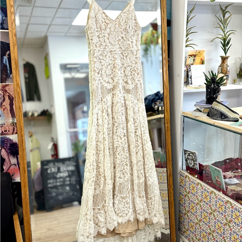Ivory lace wedding dress